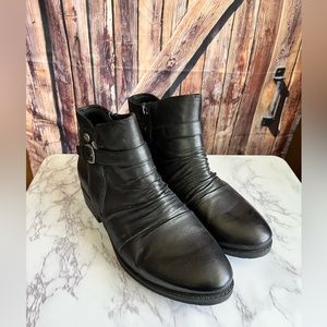 BareTraps boots size 10W